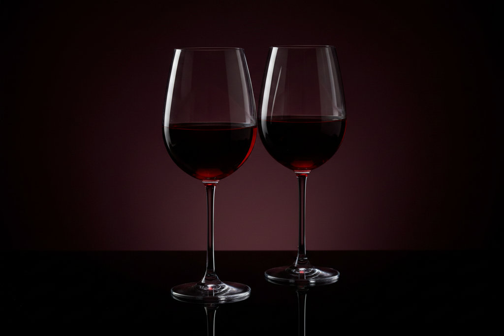 Copas de vino - fondo publicitario elegante